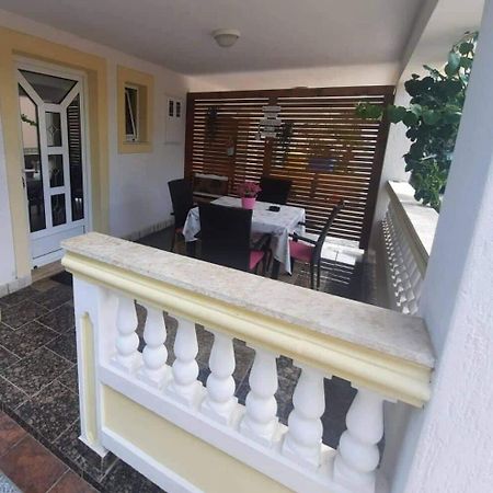 Apartments Robi- Swimming Pool And Beautiful Garden Kampor Luaran gambar