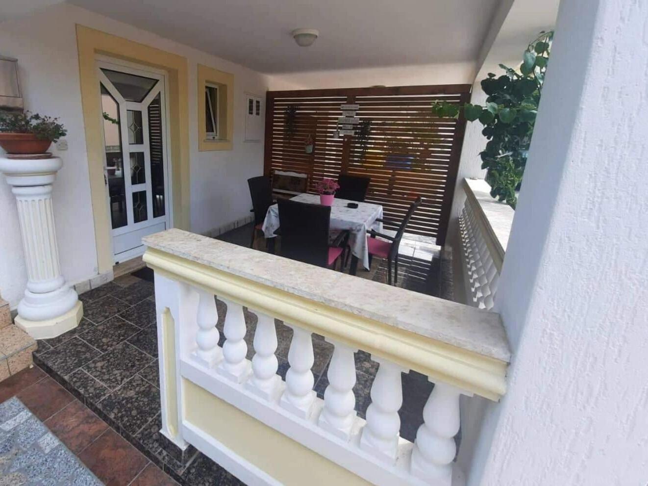 Apartments Robi- Swimming Pool And Beautiful Garden Kampor Luaran gambar
